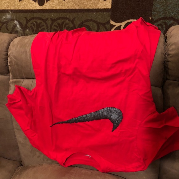 Nike T-shirts - Picture 2 of 3